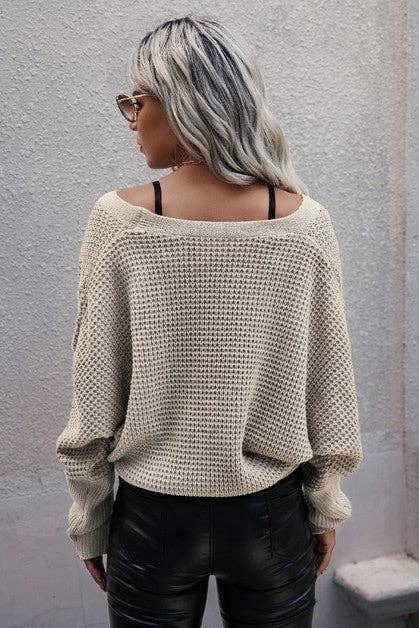 V NECK CROSS KNIT SWEATER